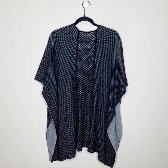 Lululemon Sweater Shawl Wrap Reversible Gray And Black - Picture 4 of 7